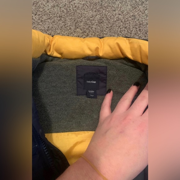 Kids Puffer Vest Lot size 5 [4 Vests] - Picture 4 of 5